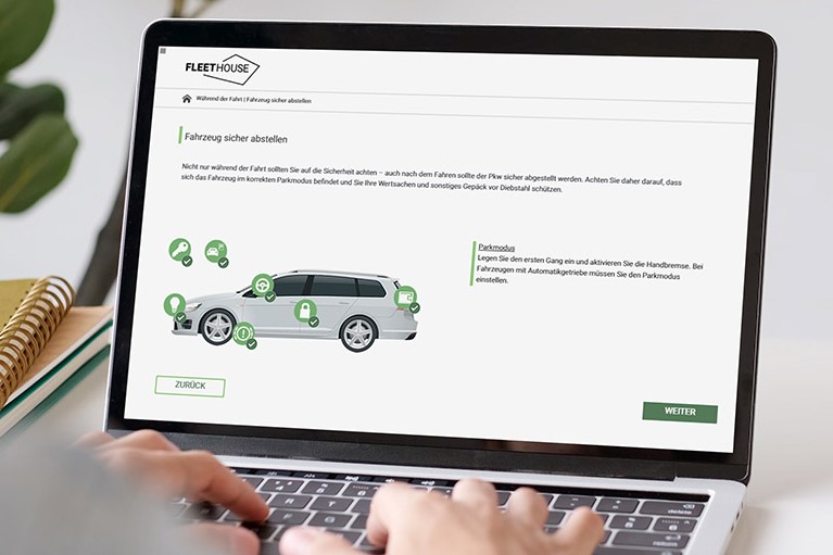Ihrer Fahrer können flexibel, zum Beispiel im Homeoffice, Ihre Fahrerunterweisung nach UVV von Fleethouse absolvieren